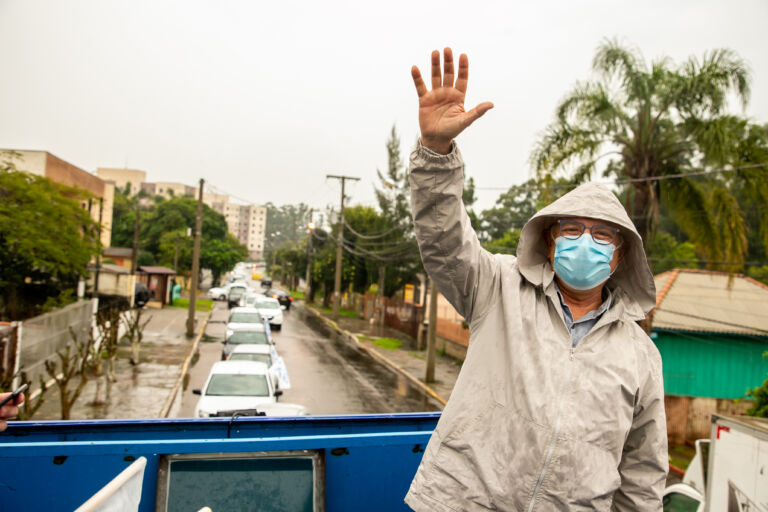 Chuva não atrapalha primeiro dia de campanha de Busato em Canoas