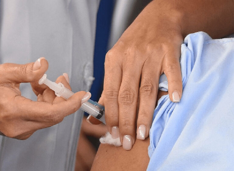 CANOAS ANUNCIA VACINAÇÃO DE PROFESSORES