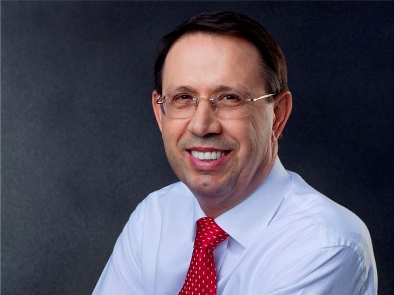 Senador da “piti” e pede condução coercitiva e apreensão de passaporte de Carlos Wizard