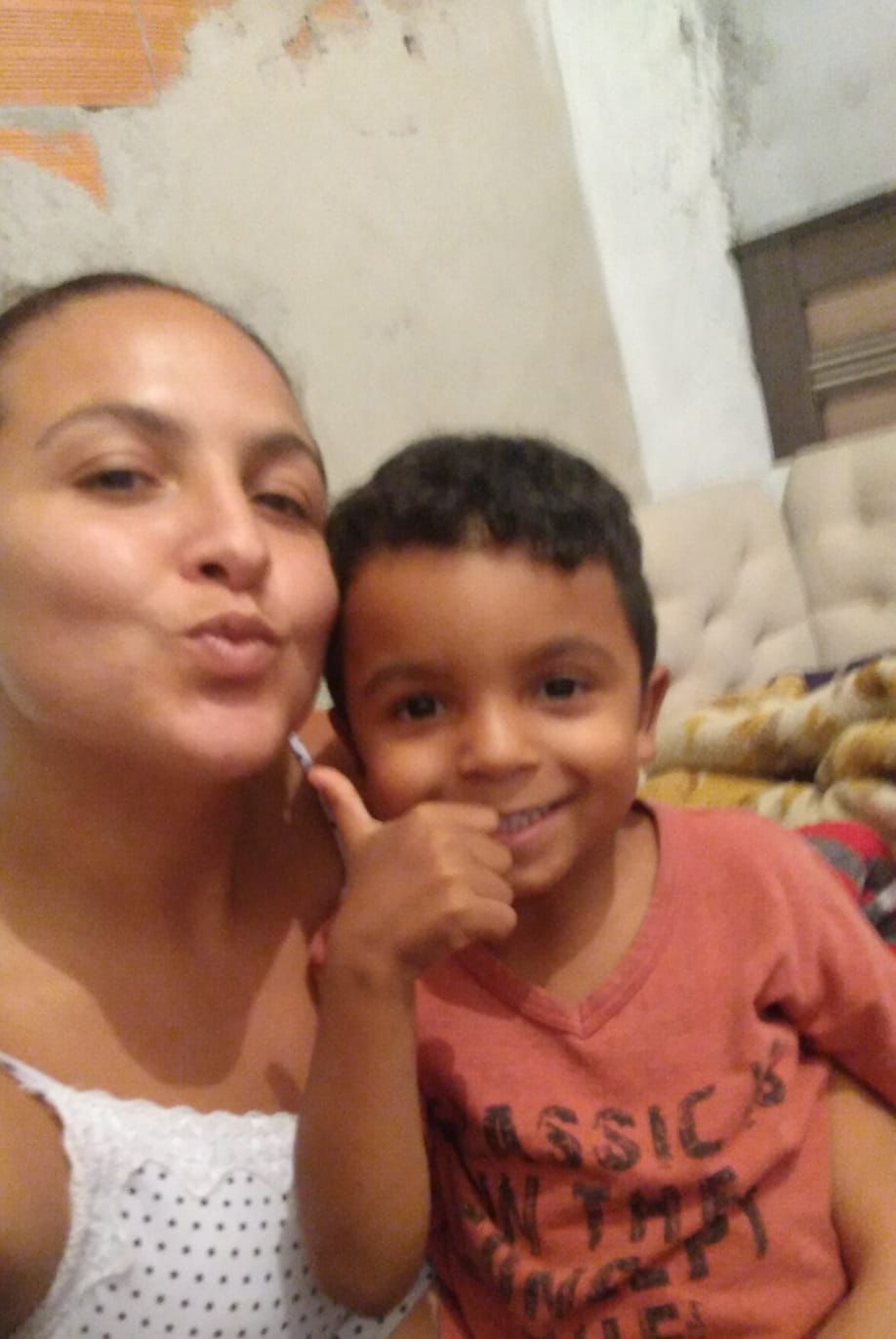 DAMARIS e seu filho