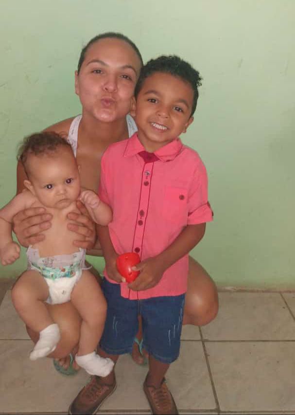 DAMARIS e seus filhos