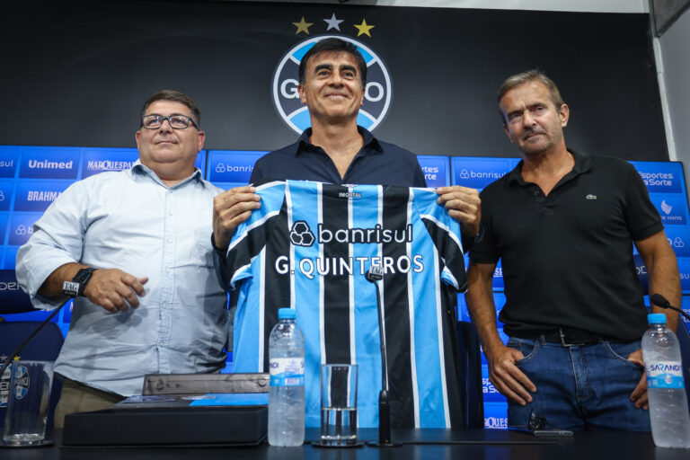 Gustavo Quinteros Chega ao Grêmio com Metas Ambiciosas e Olhar no Futuro