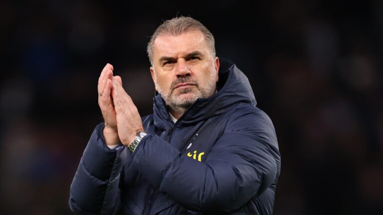 Tottenham decide manter Ange Postecoglou no comando após eliminação na FA Cup