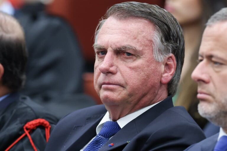 Bolsonaro não confia nem na própria sombra