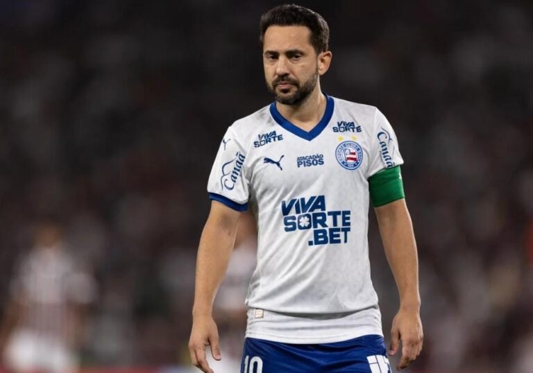 Do campo para o tratamento: Everton Ribeiro enfrenta câncer de tireoide