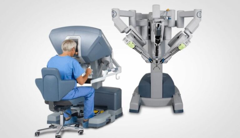 Médico brasileiro lidera cirurgia robótica à distância e entra para o Guinness