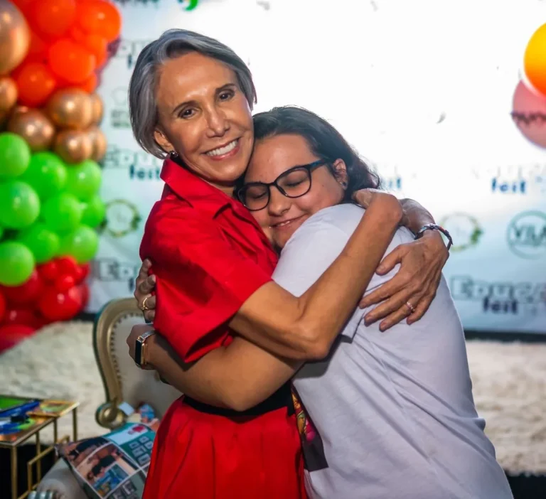 Florinda Meza retorna ao Brasil em dezembro para contar sua verdadeira história com Chespirito