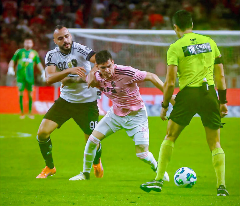 Mudança de esquema e de atitude dão a vitória ao Inter