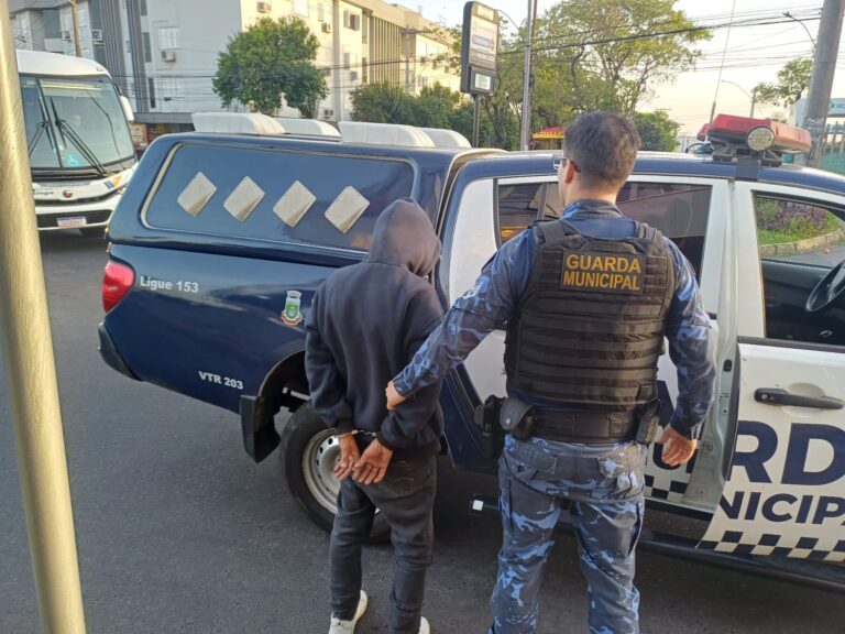 Guarda Municipal de Canoas prende homem com mandado de prisão em aberto durante a Operação Amanhecer Seguro
