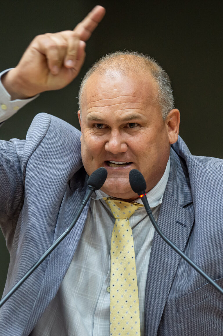 Gringo não quebrou a lei: a manchete que erra o alvo e o que ninguém contou sobre o “caso DMAE”