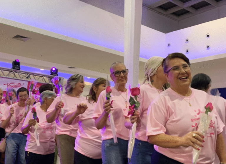 Desfile das Vitoriosas emociona Gravataí e celebra força de mulheres na luta contra o câncer