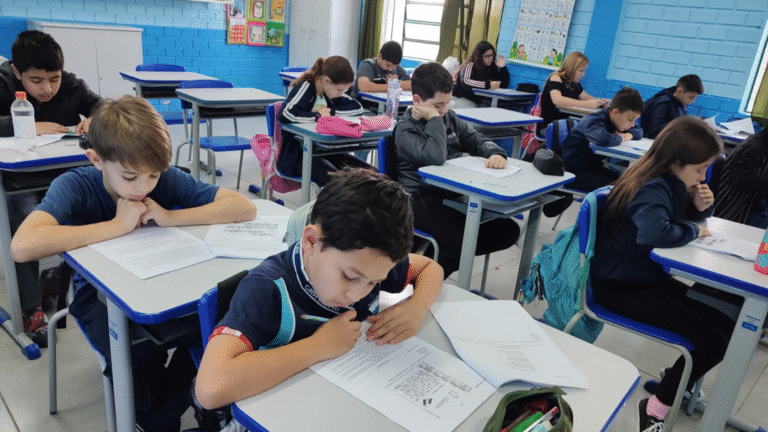 Escolas municipais realizam simulado preparatório para o Saeb 2025