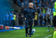 Com a mão de Mano e o brilho dos protagonistas, Grêmio vira sobre o Palmeiras e garante matematicamente permanência na Série A
