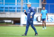 Pressionado e sem alternativas, Mano tenta reorganizar o Grêmio para jogo crucial contra o Vasco