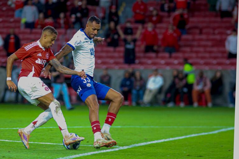 Inter cede empate ao Bahia nos acréscimos e segue sob pressão na luta contra o rebaixamento