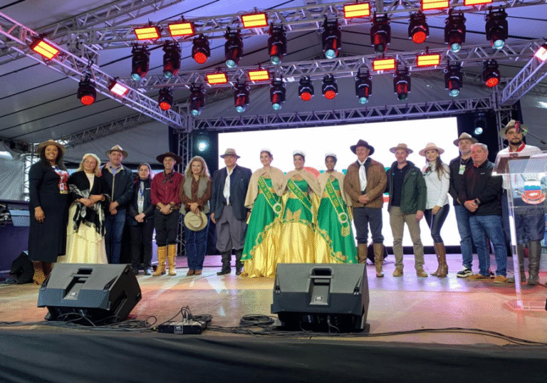 Fearg tem abertura oficial com grande público, shows e competições campeiras em Gravataí