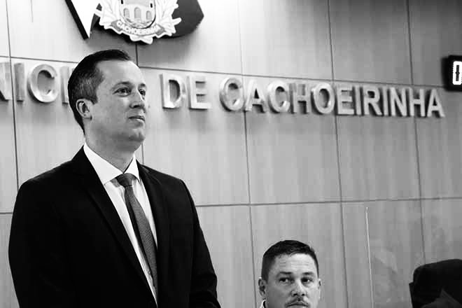 Depôs, mas não esclareceu: prefeito troca respostas por ataques e aumenta a tensão no impeachment