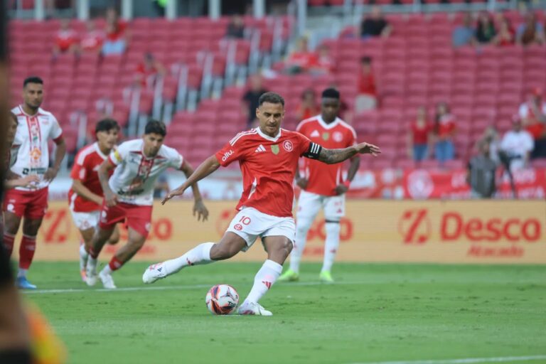 Inter vence o Inter-SM no Beira-Rio e segue líder do Grupo A no Gauchão