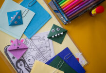 Biblioteca Municipal promove oficina de marca-páginas para crianças durante as férias