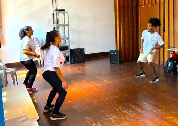 Oficinas gratuitas de verão mobilizam jovens e valorizam espaços culturais em Gravataí