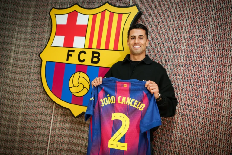 Cancelo oficializa retorno ao Barcelona por empréstimo