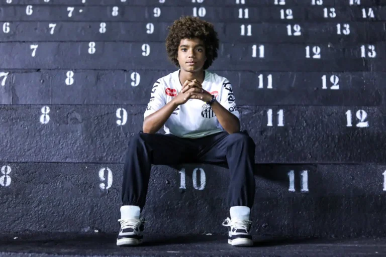 Promessa do Santos rompe vínculo com empresa de Neymar Pai e pode deixar o clube