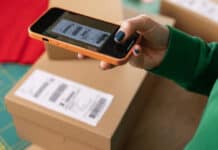 Novo golpe da falsa entrega usa QR Code e carregador para tentar invadir celulares