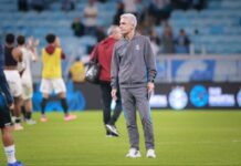 A multa segura Luís Castro, mas o futebol apresentado já não convence o torcedor gremista, há muito tempo