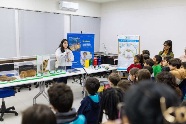 Alunos de escola municipal de Canoas participam de ação sobre meio ambiente e reciclagem