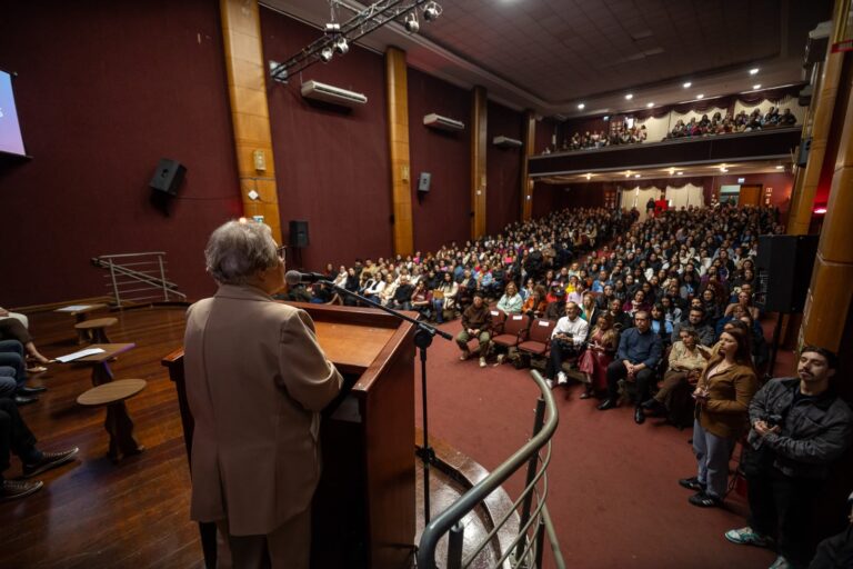 Mais de 500 monitores de inclusão participam de formação continuada em Canoas