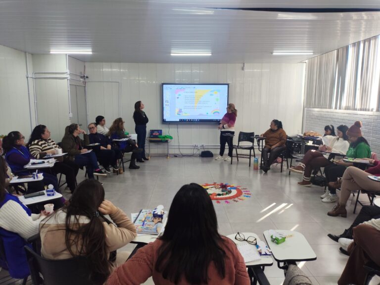 Formação em Gravataí debate práticas pedagógicas para estudantes da Educação Especial