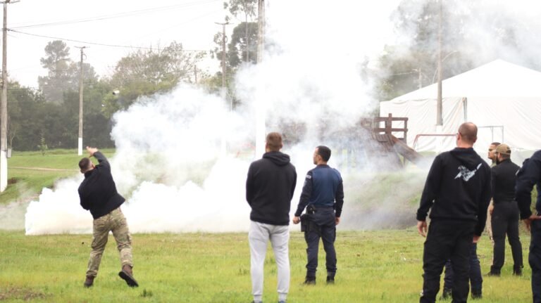 Gravataí sedia curso de formação de instrutores de armas não letais
